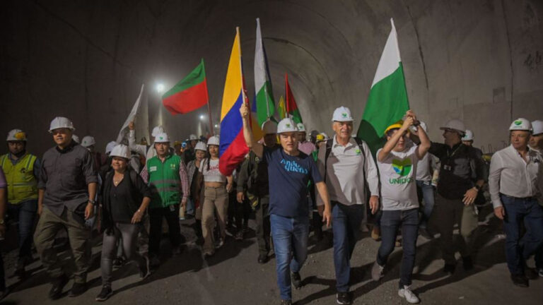 Por primera vez, más de 600 individuos atravesaron el túnel más extenso de América, situado en Antioquia.
