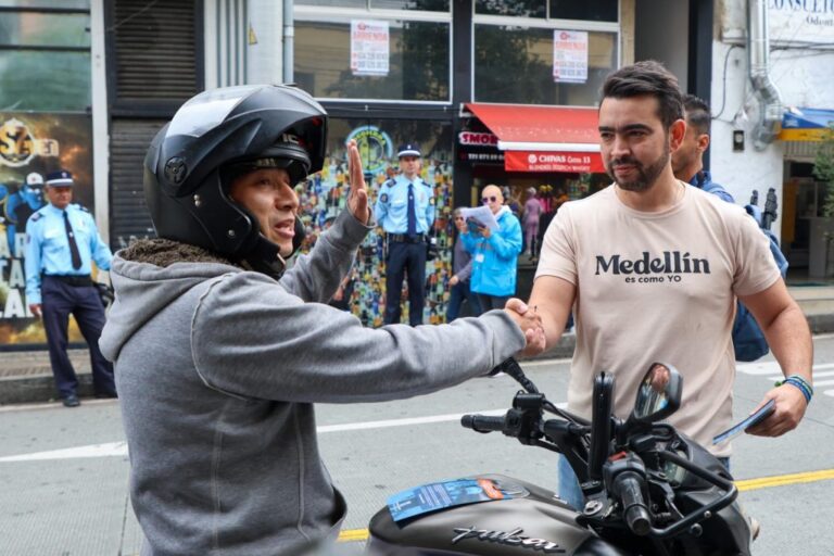 Nueva intervención pedagógica en la carrera 45 para respetar corredor del Metroplús
