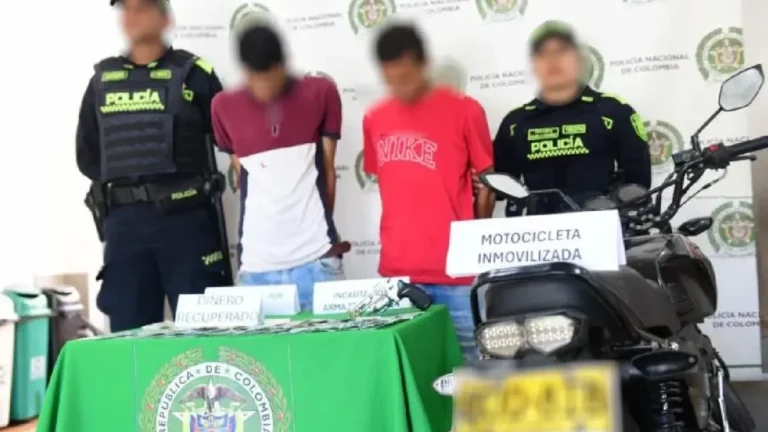 Policía detiene a dos fleteros responsables de hurto de  millones en Girardota