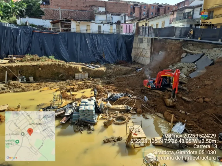 Personal experto atendió emergencia por afectación en vía de la Carrera 13 con Calle 9 en Girardota